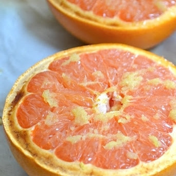 1. Этап. Запеченный грейпфрут с медом: Выпекаем 7-10 минут при 190 градусах.