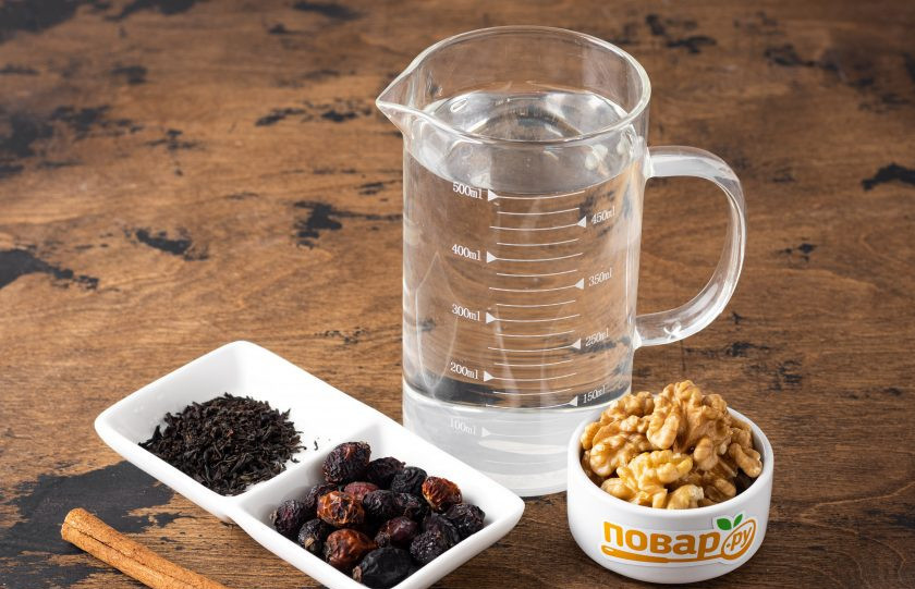 1. Этап. Чай с шиповником и грецким орехом: Подготовьте все ингредиенты.