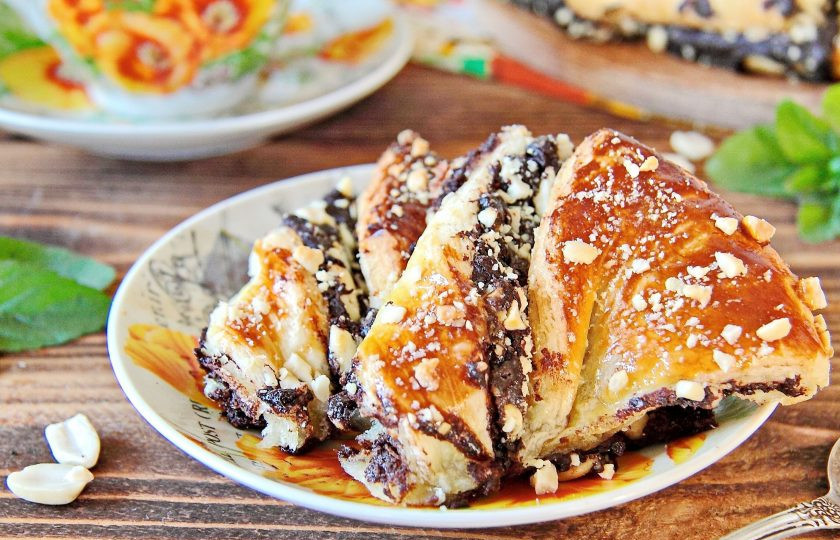 1. Этап. Слоеный шоколадный пирог: 10. Выпечка получается очень нежная, вкусная и ароматная! Приятного аппетита!