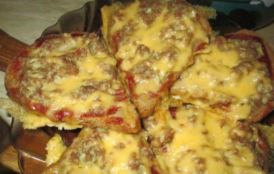 1. Этап. Бутерброды с фаршем в духовке: Приятного аппетита!