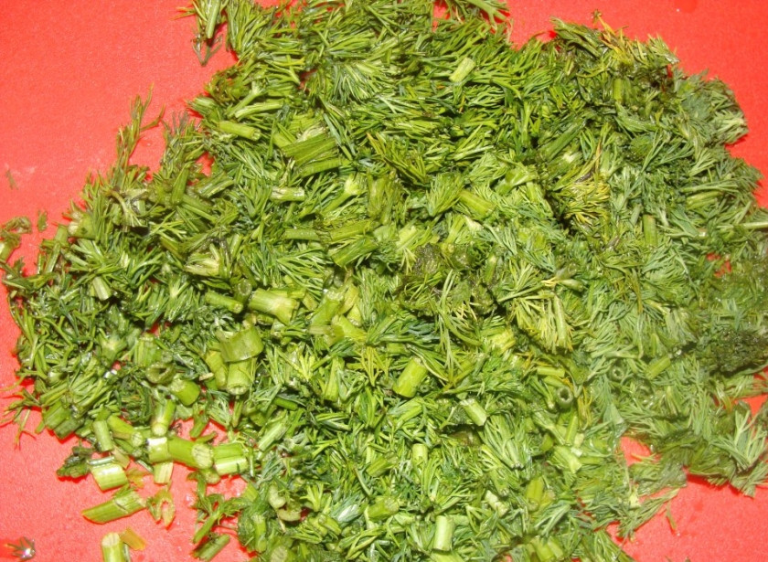 1. Этап. Ачма грузинская ленивая: Мелко режем укроп.