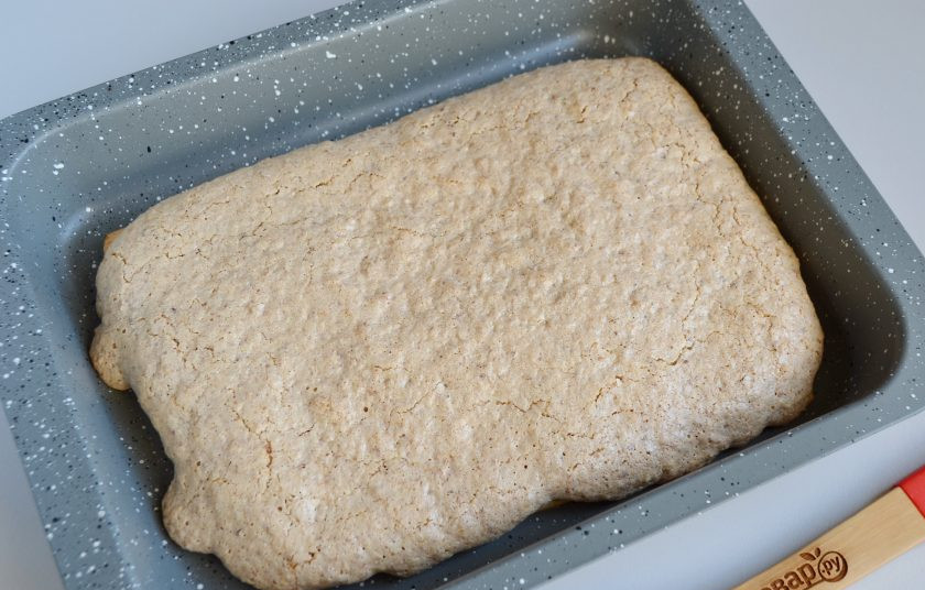 1. Этап. Ореховые пирожные: 12. Достаньте пирожные из духовки, порежьте горячими! Оставьте остывать.