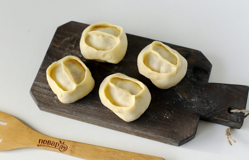 1. Этап. Диетические манты: Соедините края любым удобным способом.