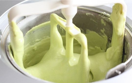 1. Этап. Мороженое с авокадо: 3. Отправьте в мороженицу.