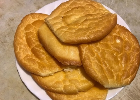 1. Этап. Воздушные яичные лепешки: 7. Через пол часа лепешки готовы! Можно употреблять как с сыром, так и с джемом. Приятного аппетита!