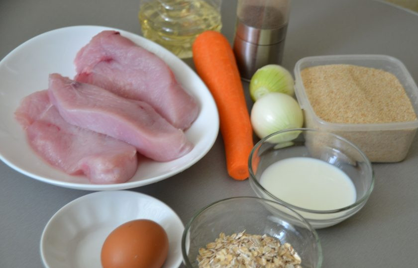 1. Этап. Котлеты из индейки с морковью: Подготовьте ингредиенты.