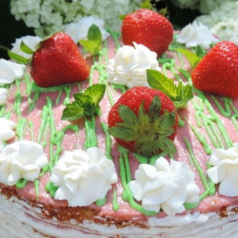 Клубничный торт с заварным кремом