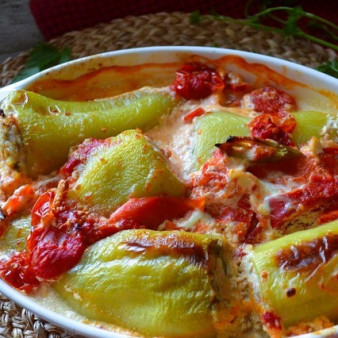 Запечённые фаршированные перцы