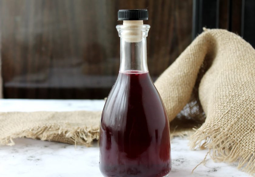 1. Этап. Свекольная настойка: Через три недели настойку процедите, перелейте в бутылку и плотно закройте.