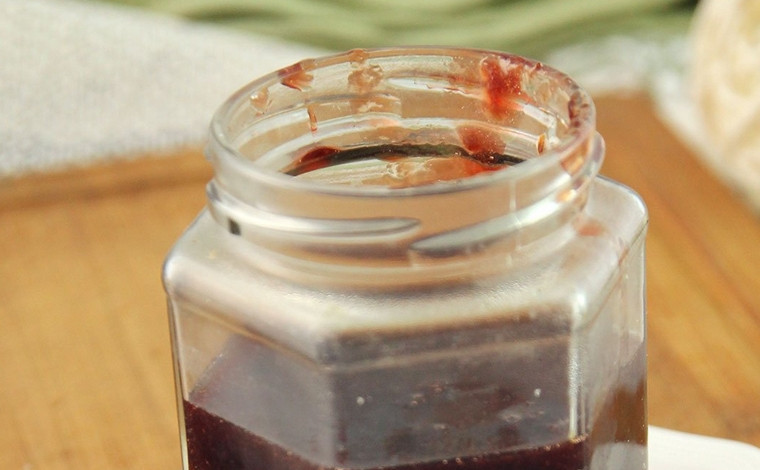 1. Этап. Бекмес классический: Разложите бекмес по чистым баночкам. Дайте ему остыть, а затем храните в погребе. Приятного аппетита!