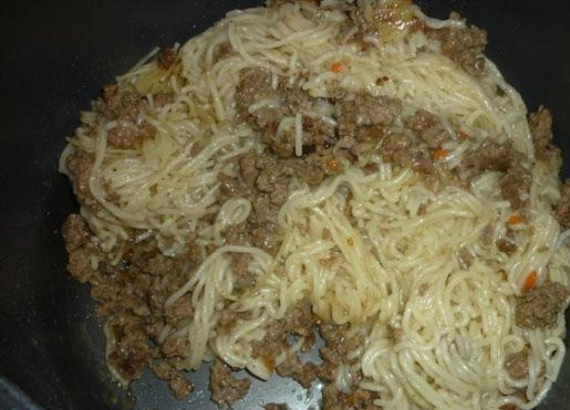 1. Этап. Спагетти с фаршем в мультиварке: 3. В режиме 