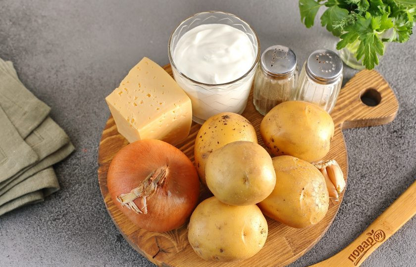 1. Этап. Картофель Романофф: Подготовьте все ингредиенты.