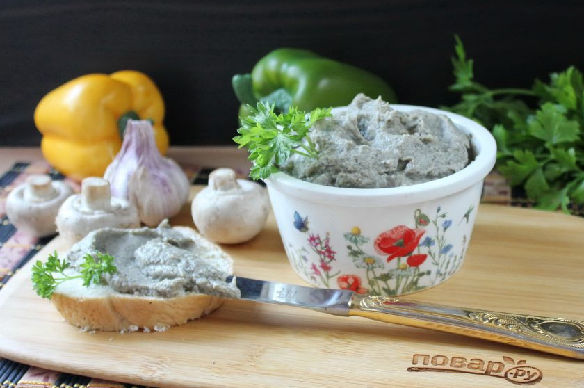 1. Этап. Паштет из баклажанов с грибами: Ароматный вкусный и сытный паштет из баклажанов с грибами готов. Подавайте к столу на закуску.