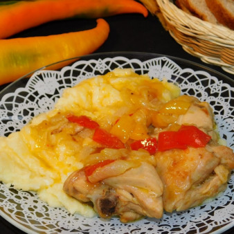 Куриное филе с болгарским перцем в апельсиновом соке