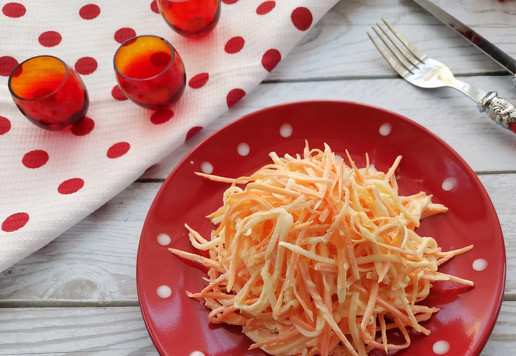 1. Этап. Овощной салат Рассвет: Заправить салат.