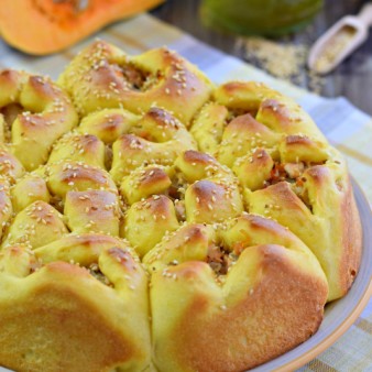 Collapsible pie with fish and cabbage