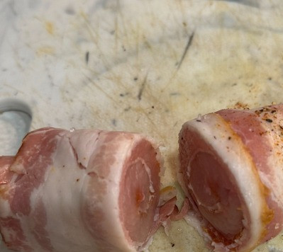 1. Этап. Шашлык из мяса индейки в аэрогриле: Рулет разрезать на две части