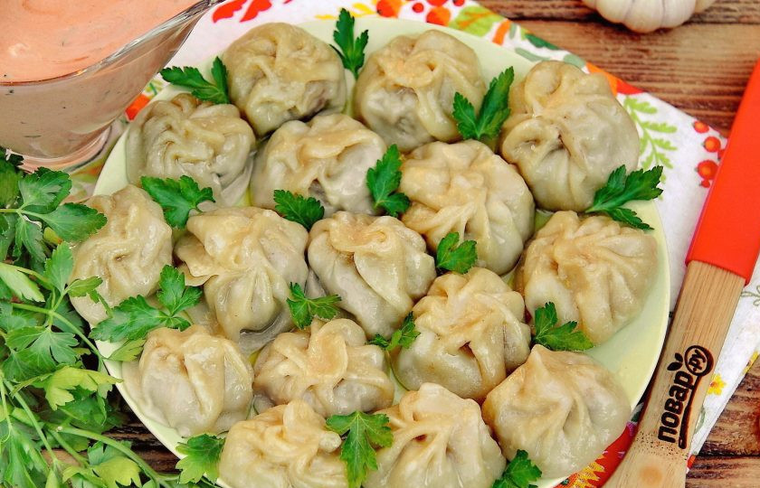 1. Этап. Тибетские пельмени: Начинка нежная и очень сочная, от таких тибетских пельмешек невозможно оторваться! Подавайте момо горячими с любым соусом на выбор. Приятного аппетита!