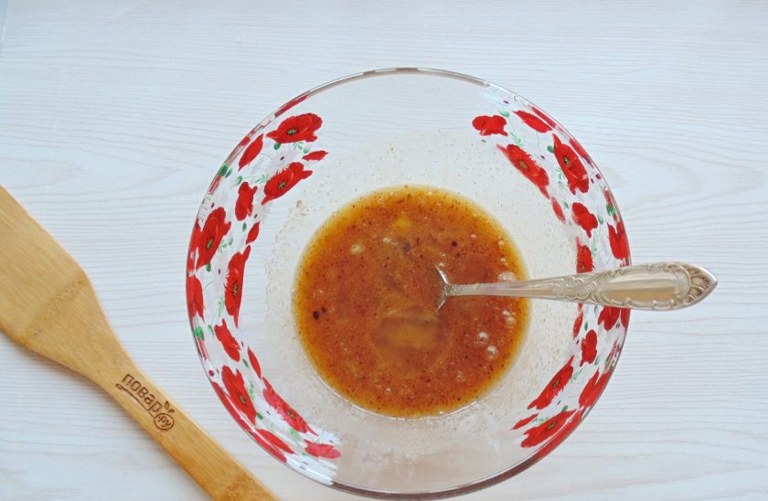 1. Этап. Коврижка с абрикосами: Тщательно перемешайте все ингредиенты.