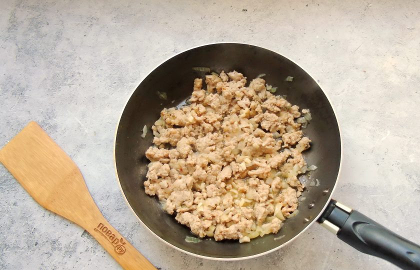 1. Этап. Тосканский суп с фаршем: Жарьте фарш еще 7-8 минут.