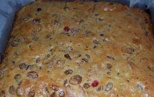 1. Этап. Рождественский пирог русский: 5. Выпекайте до румяности около 40-55 минут (в зависимости от размера формы). Вот и все, аппетитный рождественский пирог готов. Вкусных вам праздников!