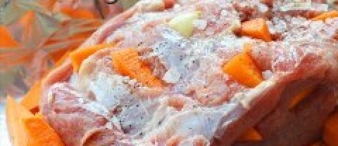 1. Этап. Телятина в фольге: Плотно заворачиваем мясо в фольгу.