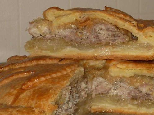 1. Этап. Расстегай с картошкой и мясом: Вот такой красивый, ароматный и вкусный расстегай с картошкой и мясом получился. Приятного аппетита!