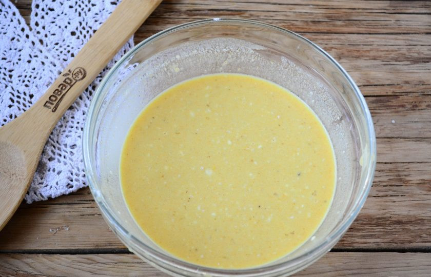 1. Этап. Малазийские кружевные блины Роти Джала: По консистенции тесто должно получиться, как обычное тесто на блины: вязким и похожим на сметану.