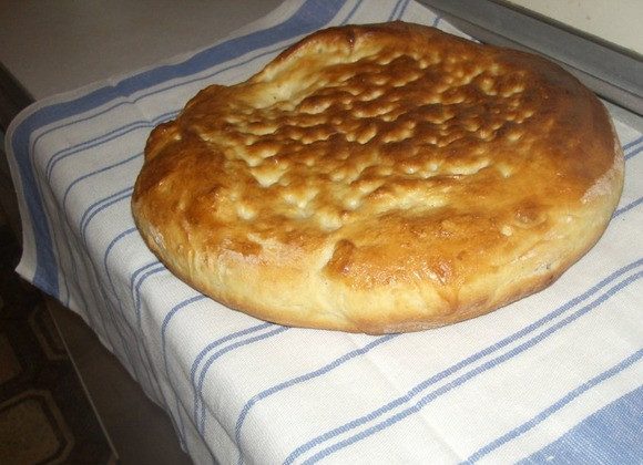 1. Этап. Чурек азербайджанский: 5. По форме, можно приготовить чурек азебайджанский в домашних условиях и круглый (по желанию).