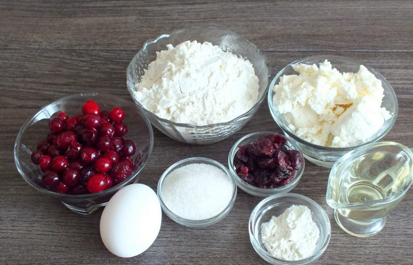1. Этап. Творожный рулет с клюквой: Подготовьте необходимые ингредиенты.