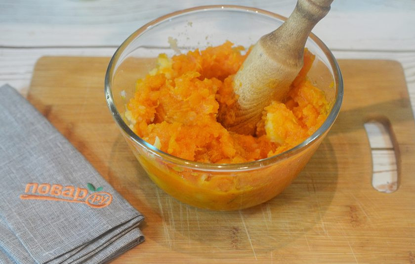 1. Этап. Картофельное пюре из батата с зеленью: 4. Измельчите в пюре вместе с печеным чесноком.