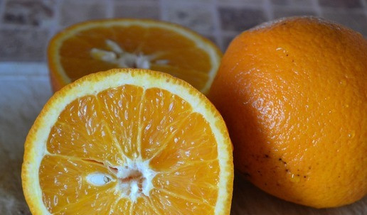 1. Этап. Смузи Золотой: Апельсины разрезать пополам. Выжать сок.