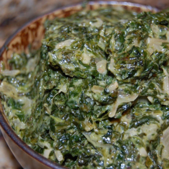 Шпинат в сливочном соусе