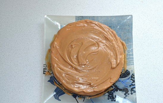 1. Этап. Торт Вера: Готовый торт уберите в холодильник на 2-3 часа.