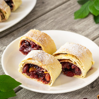 Штрудель с клюквой