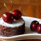 Шоколадные кексы с вишней
