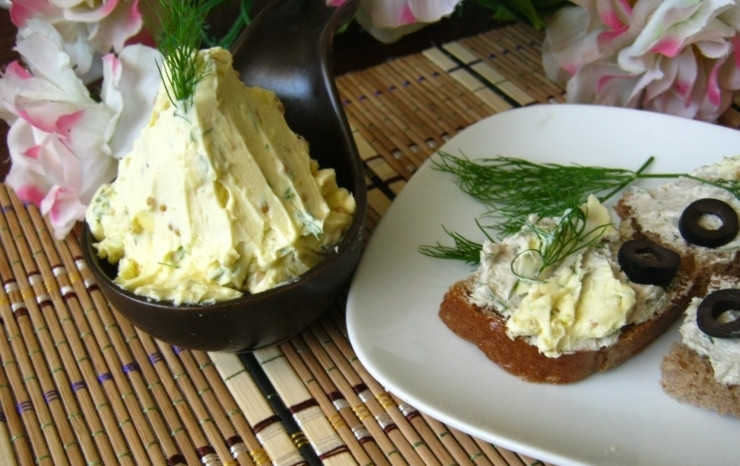 1. Этап. Яичное масло с горчицей: Через 15 минут яичное масло будет готово! Приятной дегустации!