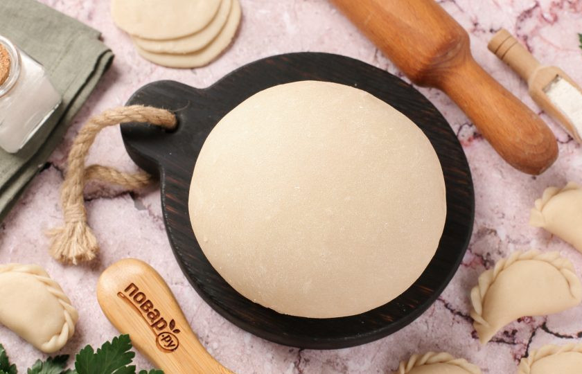 1. Этап. Заварное тесто для вареников: Перед работой вымешайте тесто руками ещё раз. Заварное тесто для вареников готово — можно лепить. Готовьте в удовольствие!