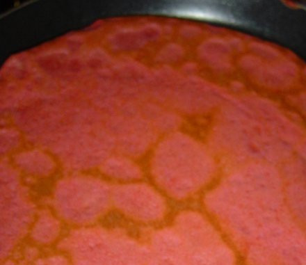 1. Этап. Блины закусочные: Выпекаем блины на сковороде на среднем огне. Поджариваем с обеих сторон.