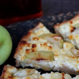 Овсяный пирог с творогом и яблоками