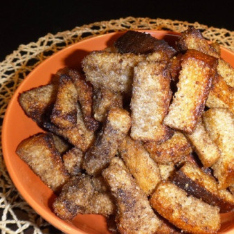 Сухарики ржаные с грибами и чесноком