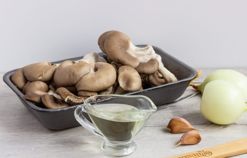 1. Этап. Грибная икра: Подготовьте все необходимые ингредиенты.