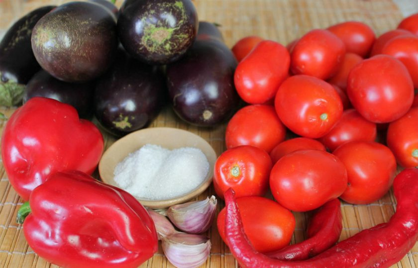 1. Этап. Аджика из баклажанов и помидоров: Подготовим ингредиенты.