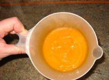 1. Этап. Тыквенный суп со сливками: Отваренные овощи без бульона измельчаем при помощи блендера в пюре.