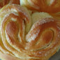 Булочки-сердечки с сахаром