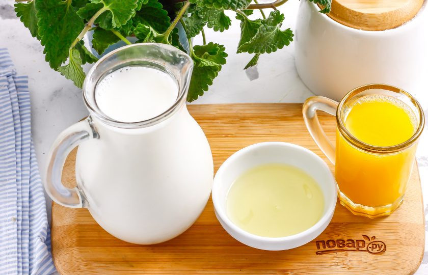 1. Этап. Молочный коктейль с соком: Подготовьте указанные ингредиенты. Молока должно быть в три раза больше, чем сока!