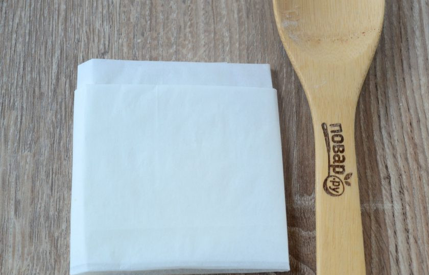 1. Этап. Кармашки с яблочными пирожками: Переверните лицевой стороной к себе – получился кармашек, в который прекрасно поместится пирожок с яблоками.