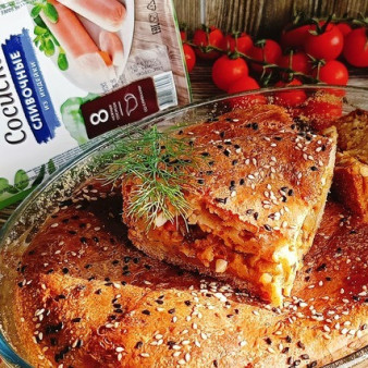 Дрожжевой пирог с капустой и сосисками