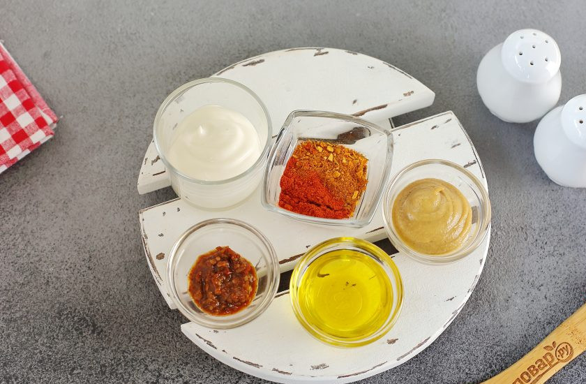 1. Этап. Вкусный маринад для шашлыка из курицы: Подготовьте все ингредиенты.