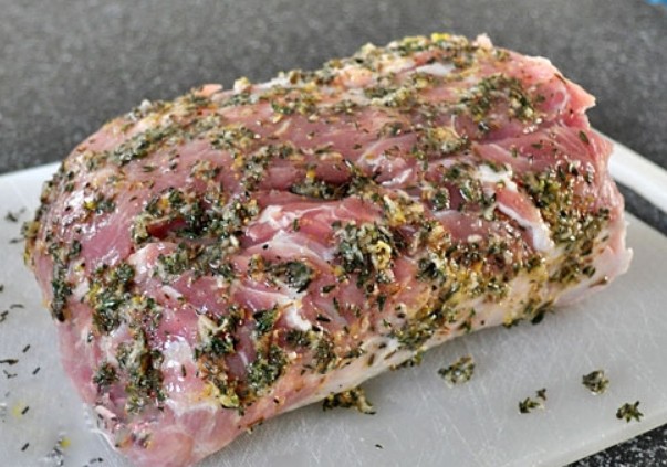 1. Stage. Pork chop in the oven: In a bowl, mix salt, pepper, thyme, garlic passed through a press, oil and lemon zest. Using the prepared mixture, rub the meat on all sides.